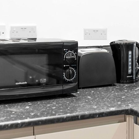 Luxe Apartment - Rowley Regis - Parking - Top Rated - Netflix - Wifi - 49Bg Cradley Heath Eksteriør bilde