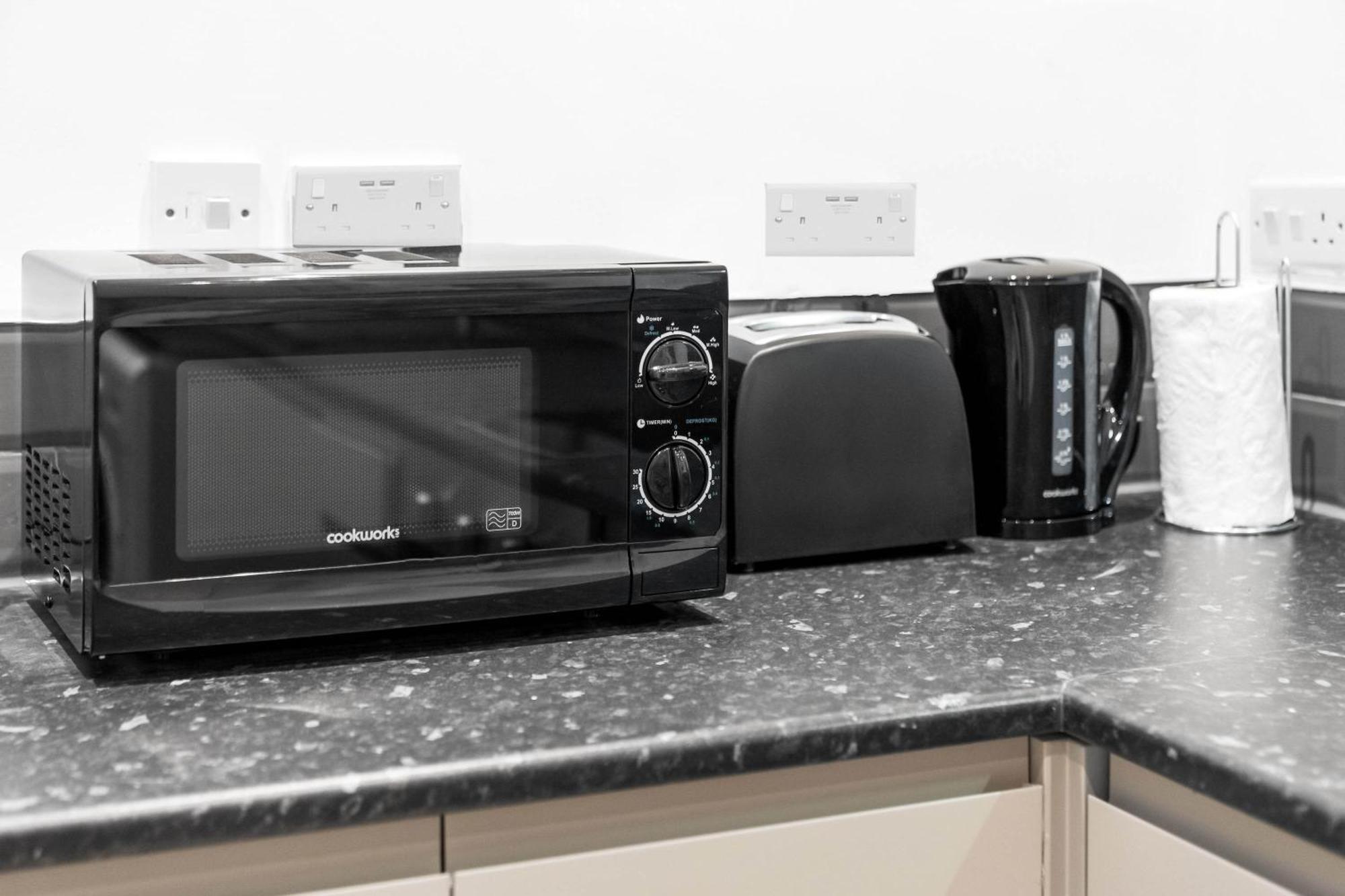 Luxe Apartment - Rowley Regis - Parking - Top Rated - Netflix - Wifi - 49Bg Cradley Heath Eksteriør bilde