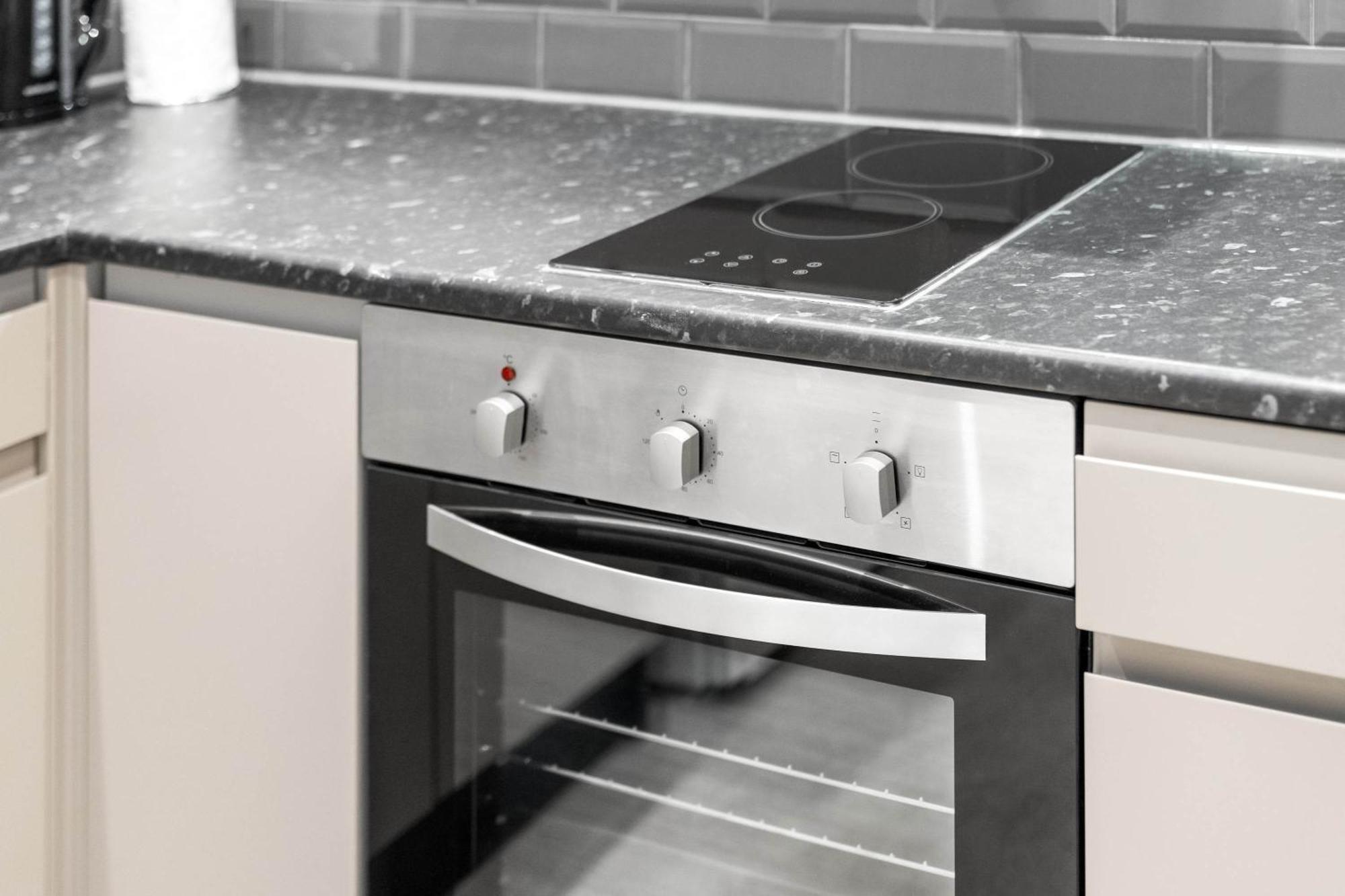 Luxe Apartment - Rowley Regis - Parking - Top Rated - Netflix - Wifi - 49Bg Cradley Heath Eksteriør bilde